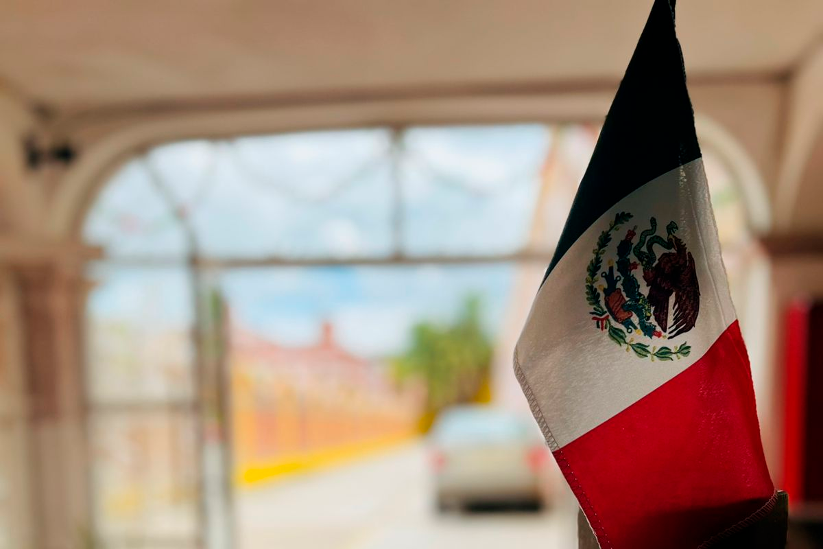 Viva México en Motel América